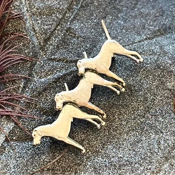 Vintage Preowned Three Hunting Dogs Pin Brooch Unsigned - Picture 8 of 17